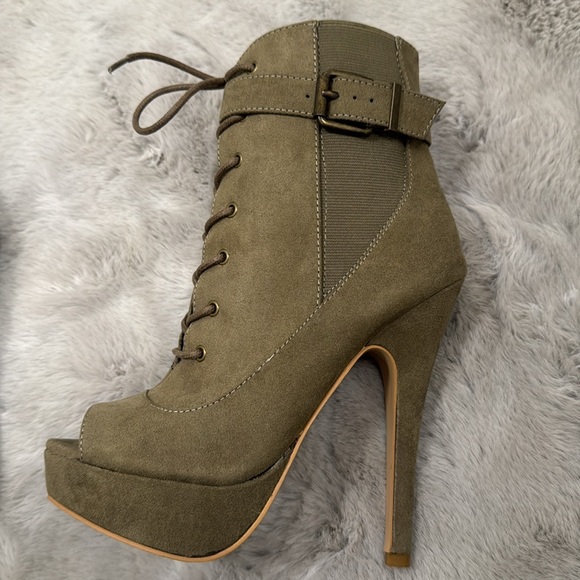 JustFab heels - Picture 4 of 5